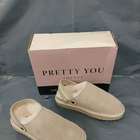 BOXED PAIR OF PRETTY YOU SIZE 9 SHEEPSKIN SLIPPERS 