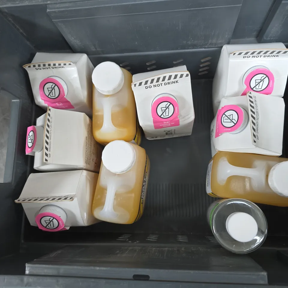 APPROXIMATELY 15 ASSORTED HOUSEHOLD PRODUCTS TO INCLUDE SCENTED SOLUTION FOR FLOORS, BAIT BOOSTER, SMOL WASHING LIQUID REFIL PACK ETC 