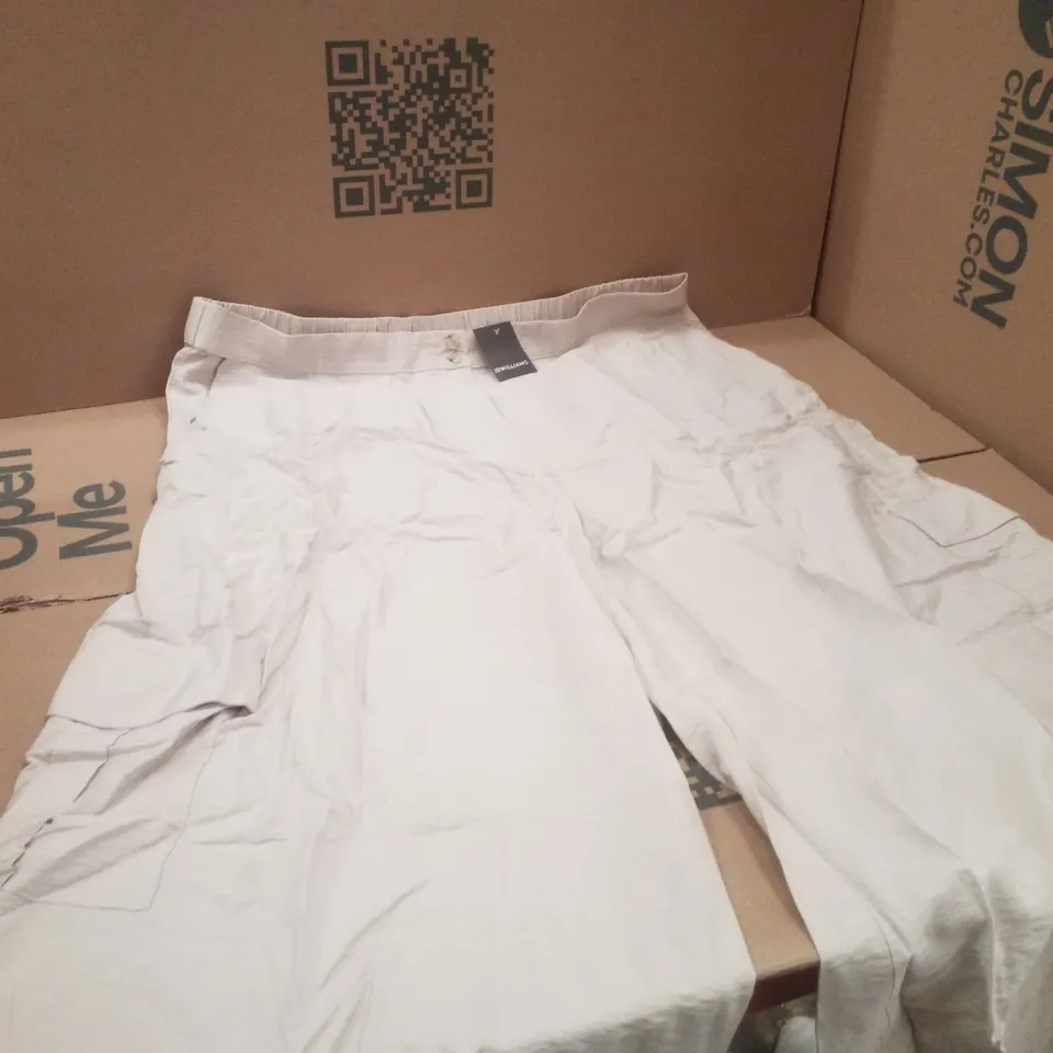 BOX CONTAINING APPROXIMATELY 33X BRAND NEW JD WILLIAM'S CARGO PALAZZO - COLOUR STONE - SIZE 24