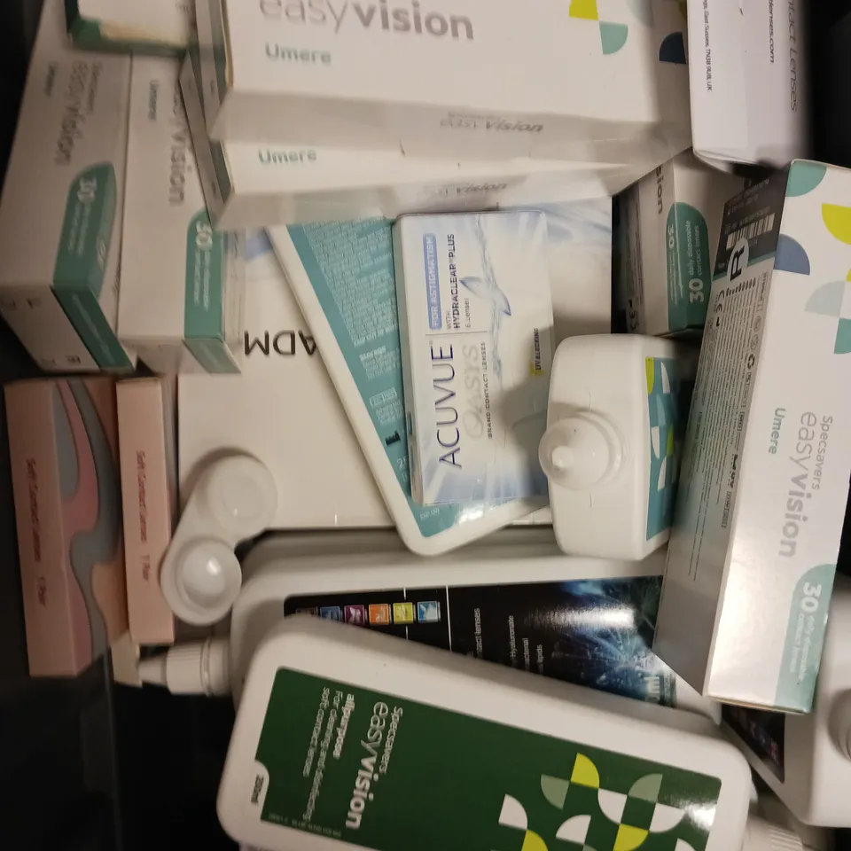 APPROXIMATELY 30 ASSORTED CONTACT LENS PRODUCTS & ACCESSORIES TO INCLUDE SOLUTION, CONTAINERS, LENSES ETC 