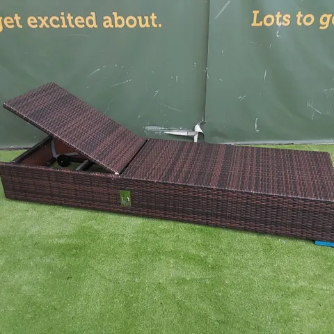 DESIGNER MANUAL ADJUSTABLE SUNLOUNGER IN CHOCOLATE MIX RATTAN
