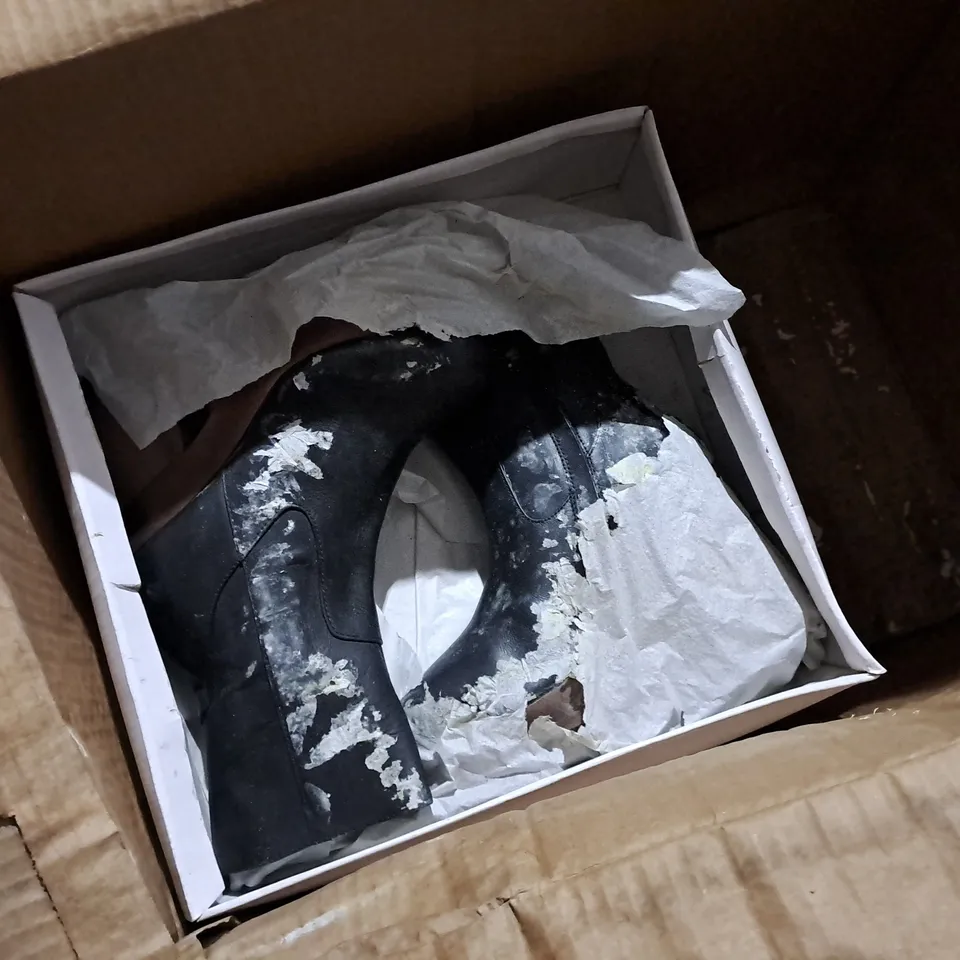 5 BOXED PAIRS OF SILENCE+NOISE WOOD BOTTOM LEATHER BOOTS TO INCLUDE SIZE 9