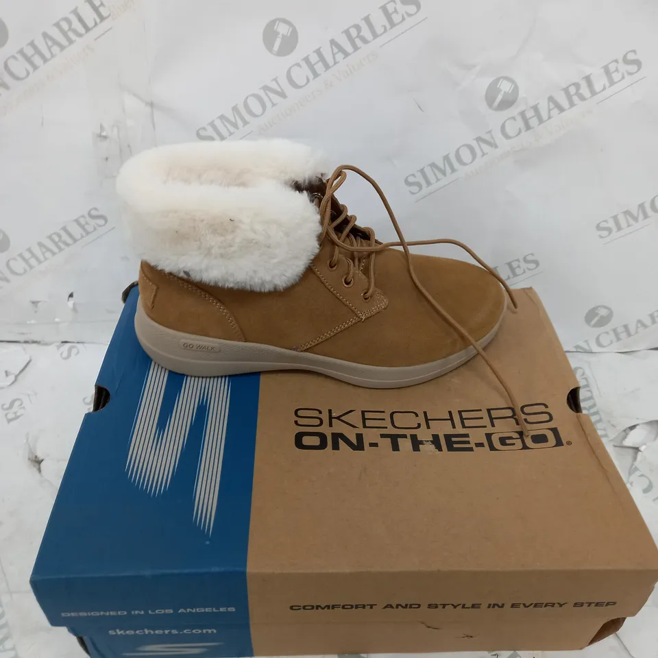 SKECHERS GO WALK ANKLE BOOTS SIZE 4