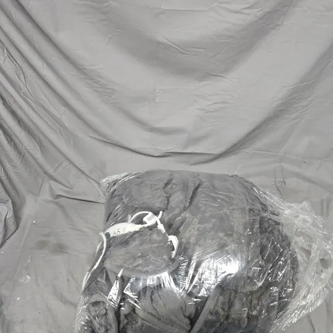 FAMILY SIZED COZEE HOME FAUX FUR AND VELVETSOFT HEATED THROW