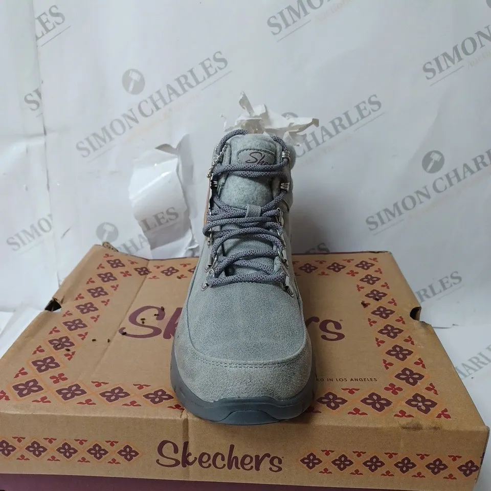 BOXED SKECHERS SYNERGY WARM TECH BOOTS, GREY - SIZE 6