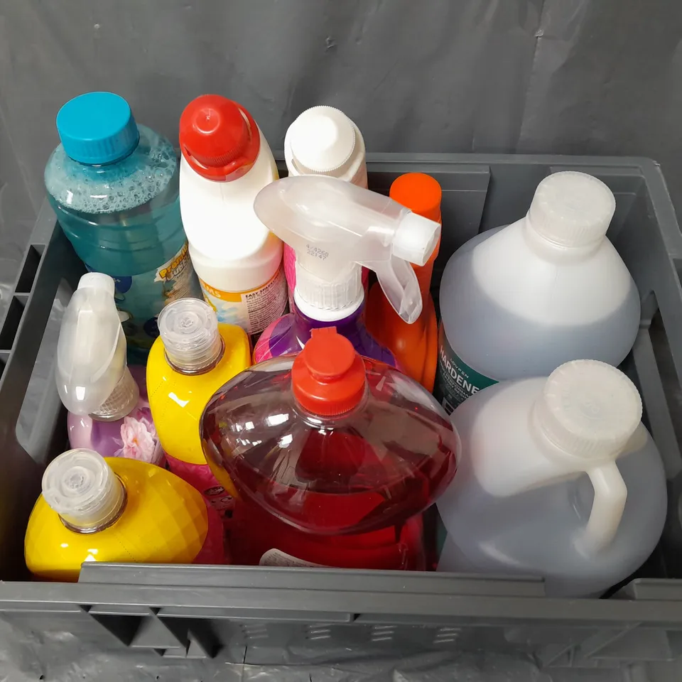 APPROXIMATELY 10 LIQUIDS TO INCLUDE FAIRY CLEAN & FRESH, EPOXY RESIN, BUBBLE LIQUID, ETC - COLLECTION ONLY