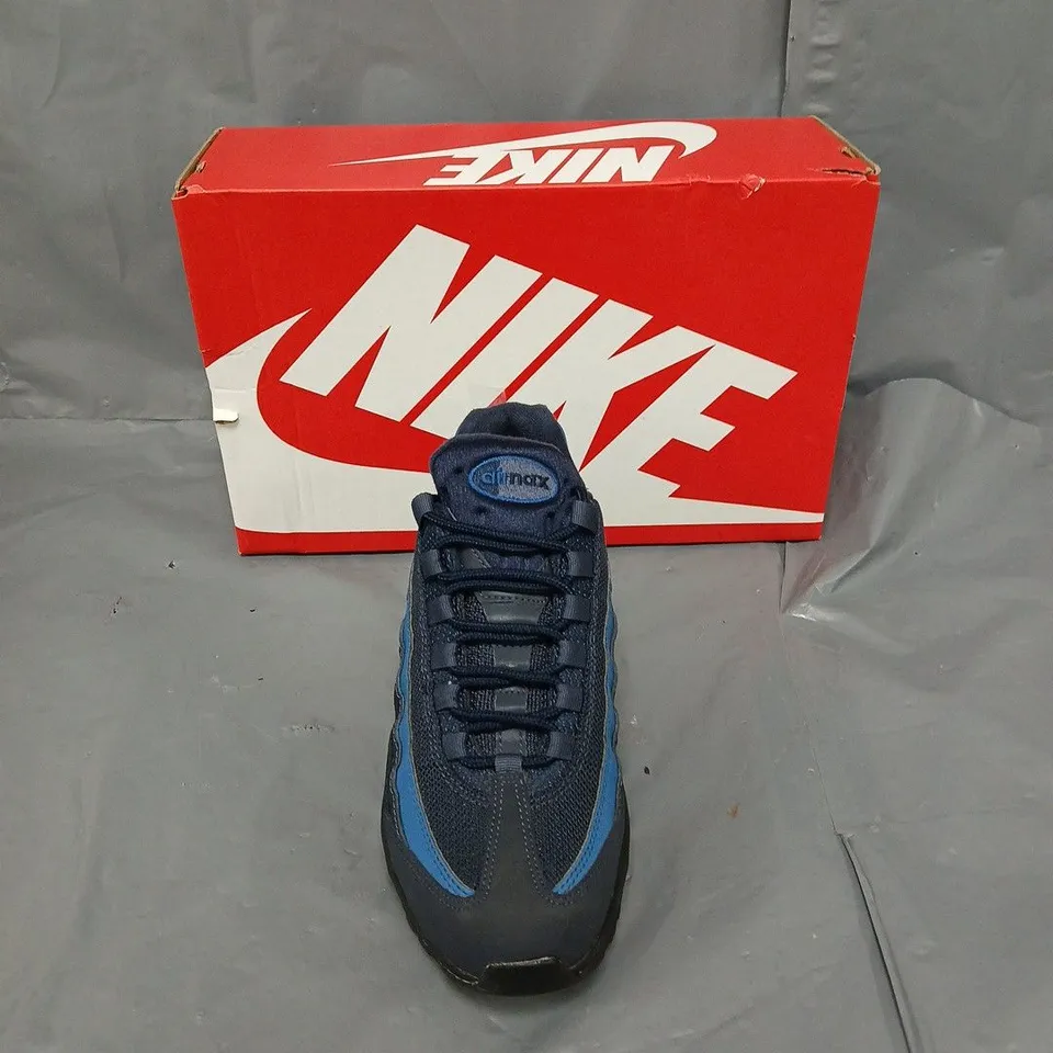 BOXED PAIR OF NIKE AIR MAX 95 BLACK/BLUE UK 6