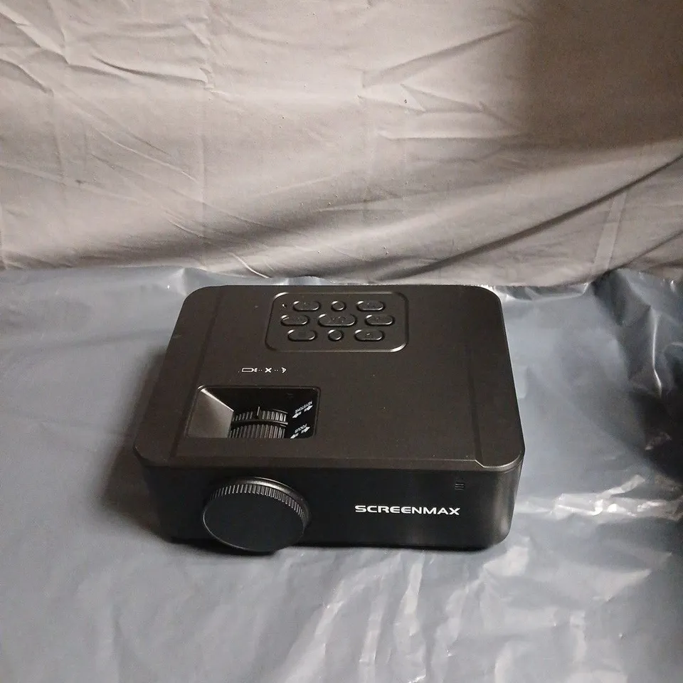 SCREENMAX SP133D LCD PROJECTOR – BLACK