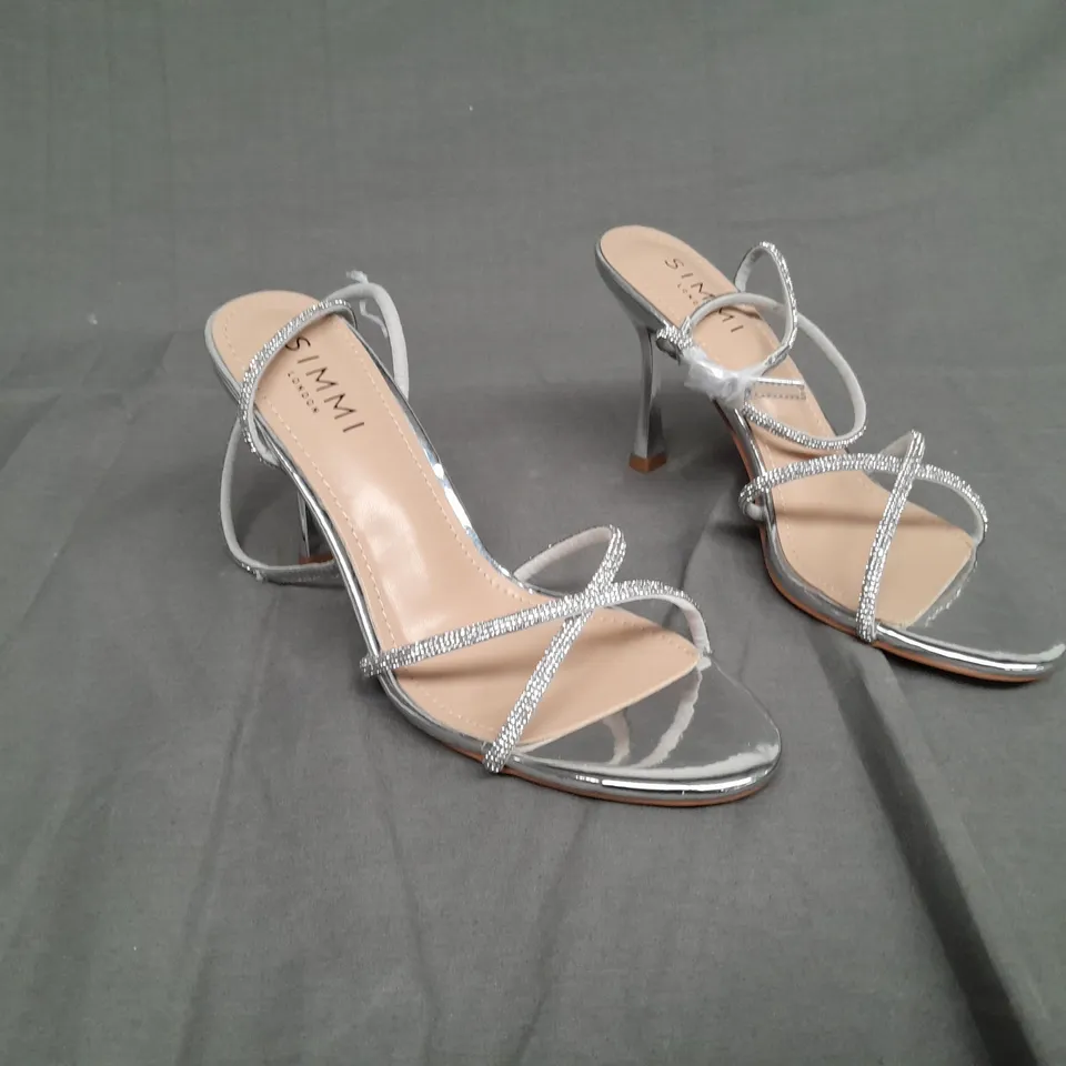 BOXED PAIR OF SIMMI LONDON YETA HEELS IN SILVER JEWELLED SIZE UK 6