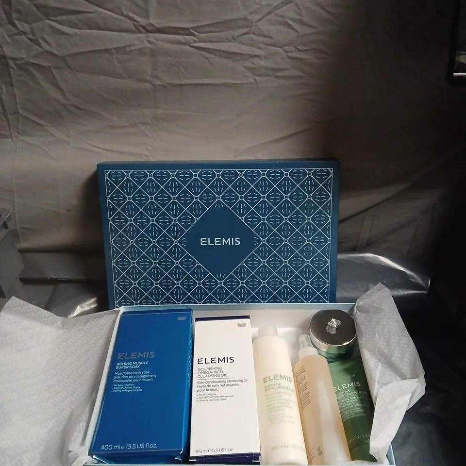 ELEMIS SKINCARE GIFT SET – BLUE PATTERN BOX WITH RIBBON