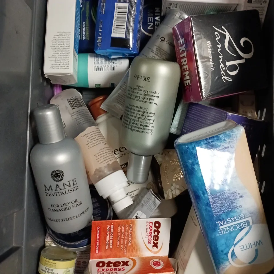 APPROXIMATEY 20 ASSORTED HEALTH AND BEAUTY PRODUCTS TO INCLUDE - MOLTON BROWN SHOWER GEL - SENSODYNE TOOTHPASTE AND SHEGLAM LIQUID BLUSH