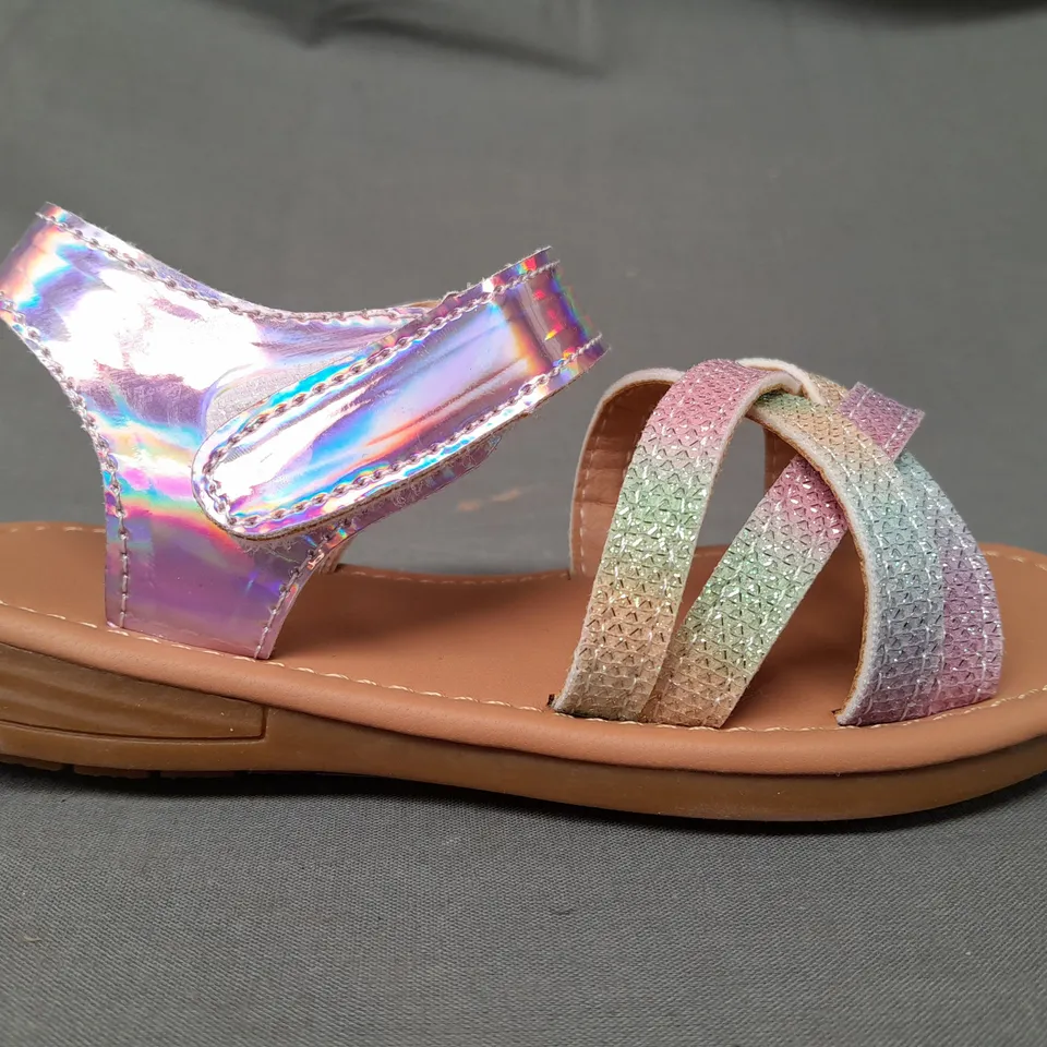 BOXED PAIR OF DESIGNER KIDS OPEN TOE SANDALS IN PRISMATIC MULTICOLOUR EU SIZE 27