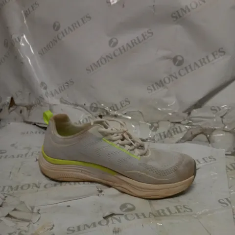 SKECHERS SLIP ON TRAINER IN WHITE - SIZE 7