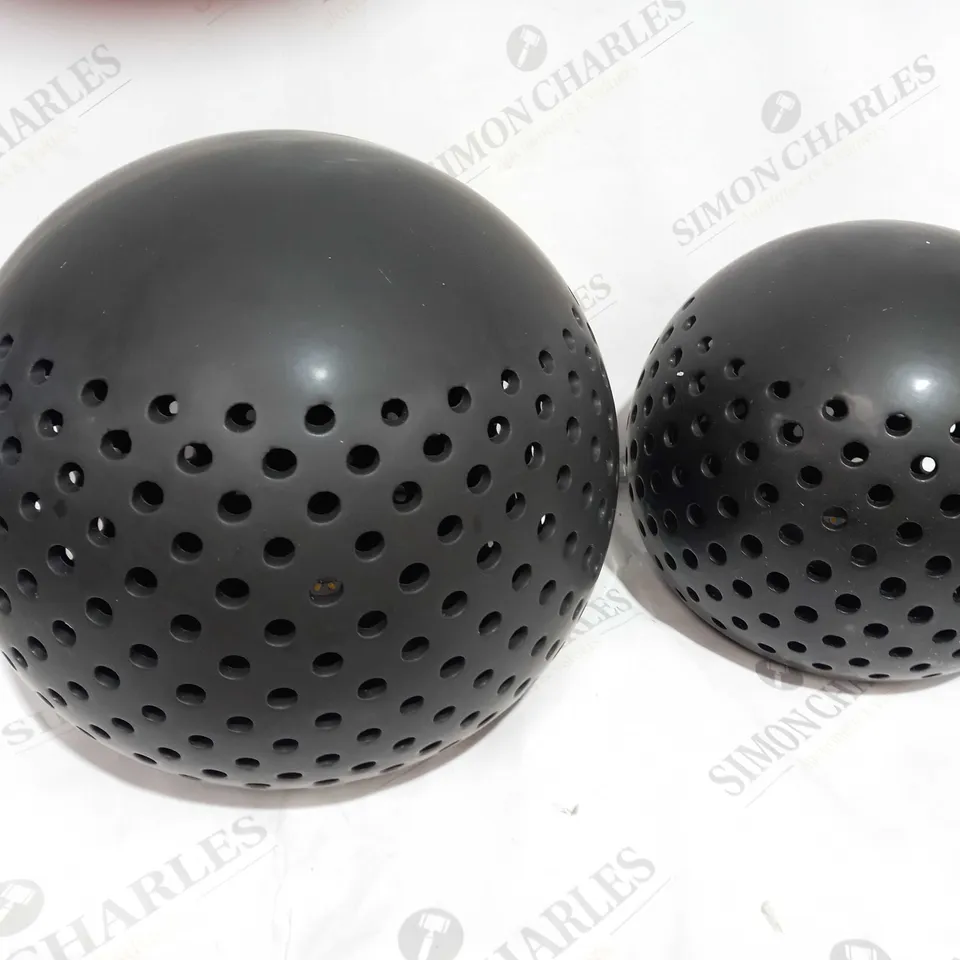 BOXED K BY KELLY HOPPEN SET OF 2 INDOOR OUTDOOR ORBS 25CM AND 30CM