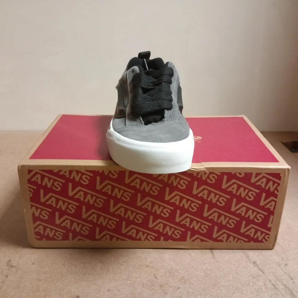 BOXED PAIR OF VANS KNU SKOOL SHOES IN SUEDE PEWTER SIZE UK 6