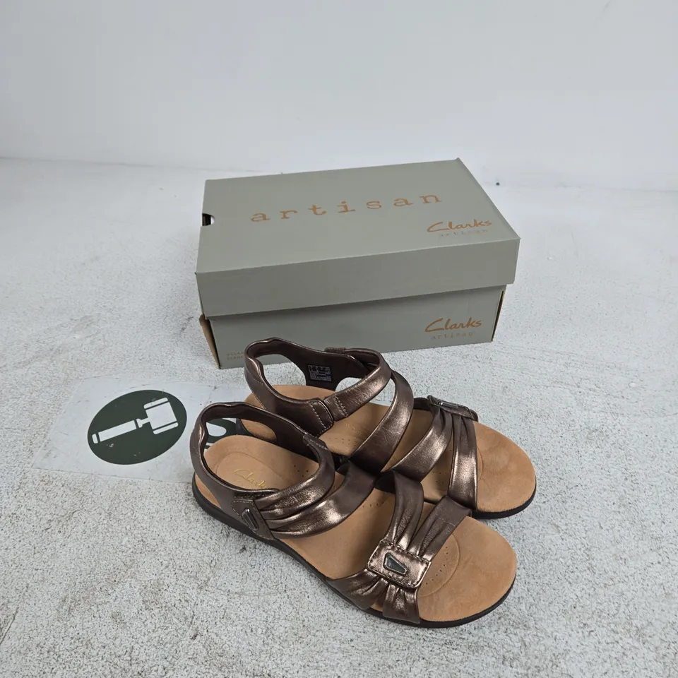 CLARKS ARTISAN KITLY AVE BRONZE LEATHER SANDALS – UK 7 (EU 41)