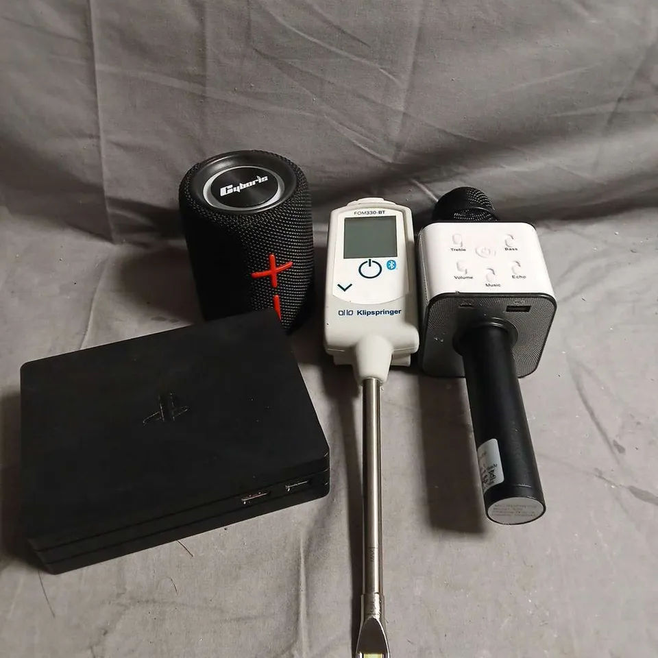 APPROXIMATELY 10 ASSORTED ELECTRICAL PRODUCTS TO INCLUDE WIRELESS SPEAKER, KARAOKE MICROPHONE, VR PROCESSING UNIT ETC
