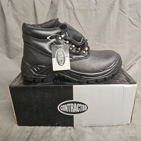 BOXED PAIR OF CONTRACTOR STEEL TOE SAFETY BOOT IN BLACK SIZE UK 3