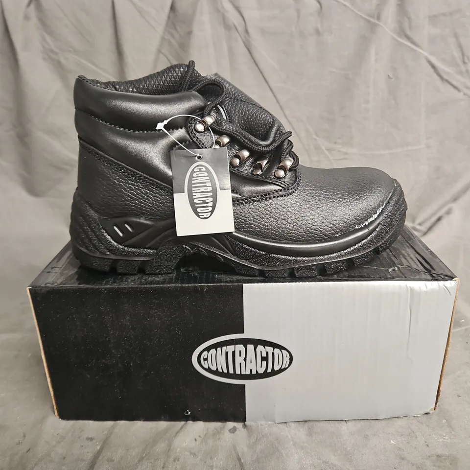 BOXED PAIR OF CONTRACTOR STEEL TOE SAFETY BOOT IN BLACK SIZE UK 3