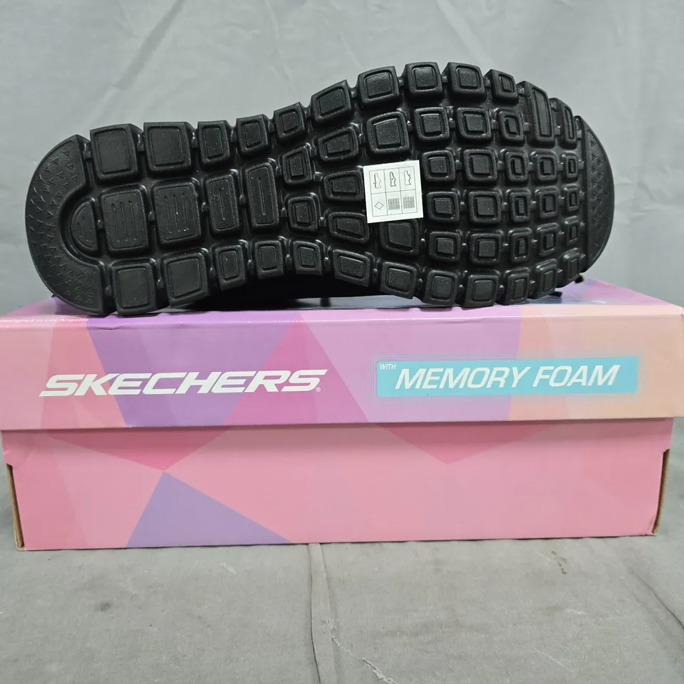 BOXED PAIR OF SKECHERS SHOES IN BLACK SIZE UK 7