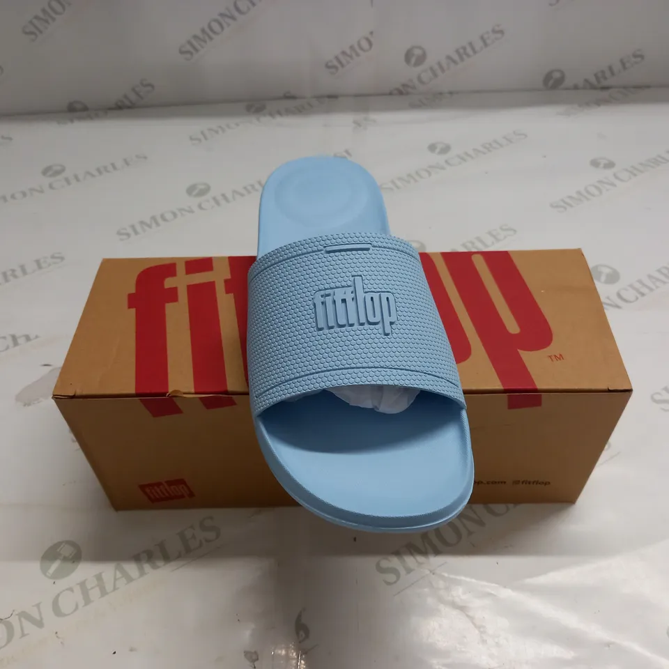 BOXED PAIR OF FITFLOP IQUISHION SLIDES IN SKY BLUE - UK 6