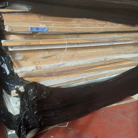 PALLET CONTAINING A VERY LARGE QUANTITY OF ASSORTED DOORS