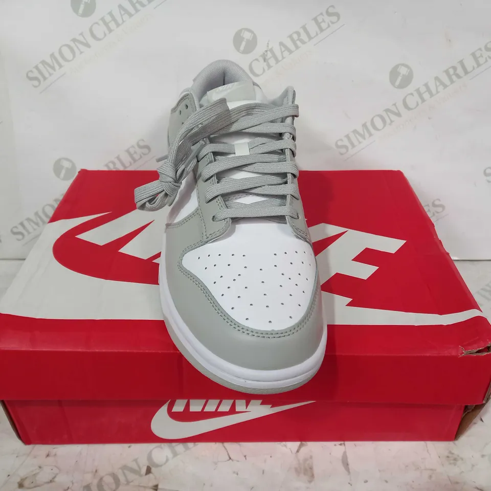 BOXED PAIR OF NIKE DUNK LOW RETRO SHOES IN WHITE/GREY UK SIZE 10