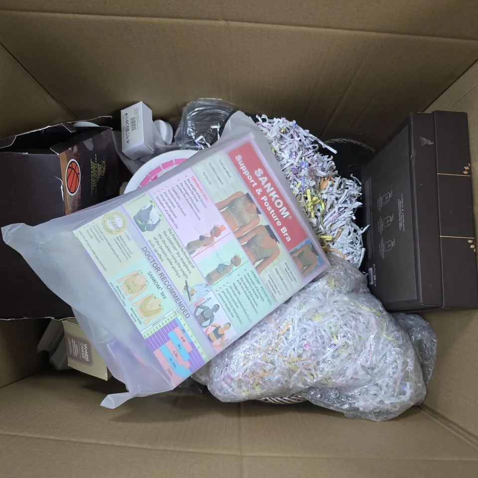 APPROXIMATELY 15 ASSORTED ITEMS TO INCLUDE MOLTON BROWN TRIO, SANKOM SUPPORT & POSTURE BRA, YANKEE CANDLE REED DIFFUSER, ETC