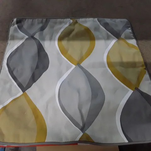 GEOMETRIC SQUARE SCATTER CUSHION