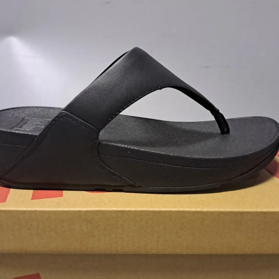 BOXED FITFLOP OPEN TOE PLATFORM SANDALS IN BLACK - SIZE UK 6 