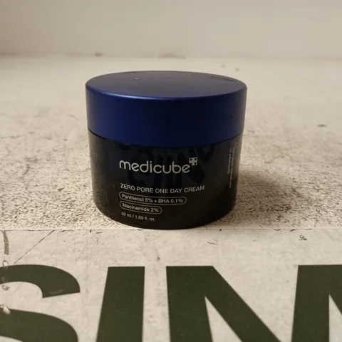 MEDICUBE ZERO PORE ONE DAY CREAM (50 ML) – BLUE LID