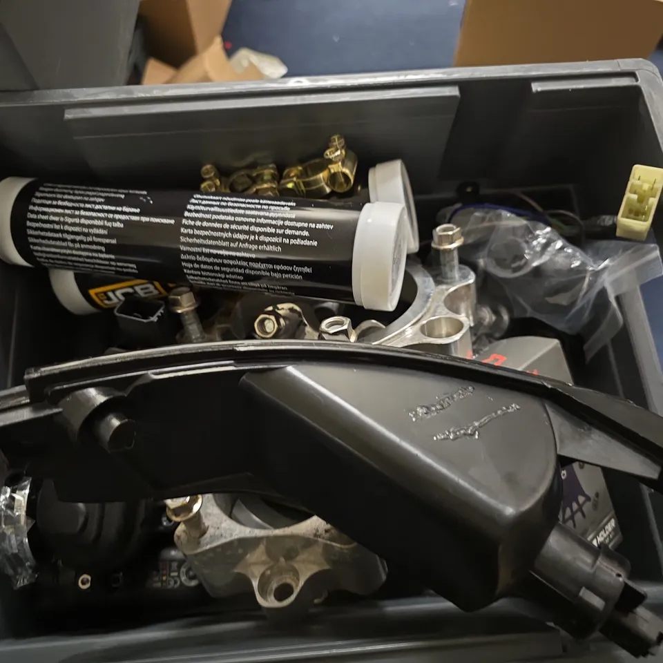 APPROXIMATELY 10 ASSORTED CAR ACCESSORIES TO INCLUDE TOOLS, GREASE - ETC - COLELCTION ONLY