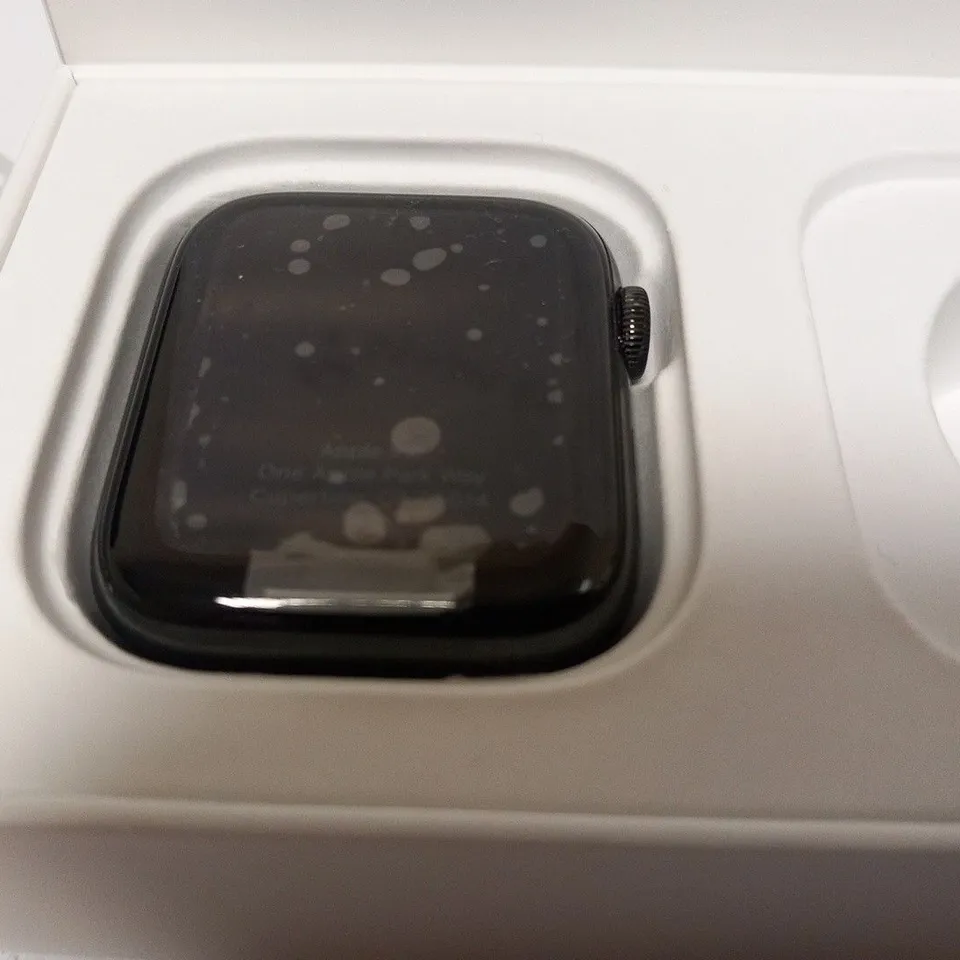 BOXED APPLE SERIES 5 WR-50M WATCH