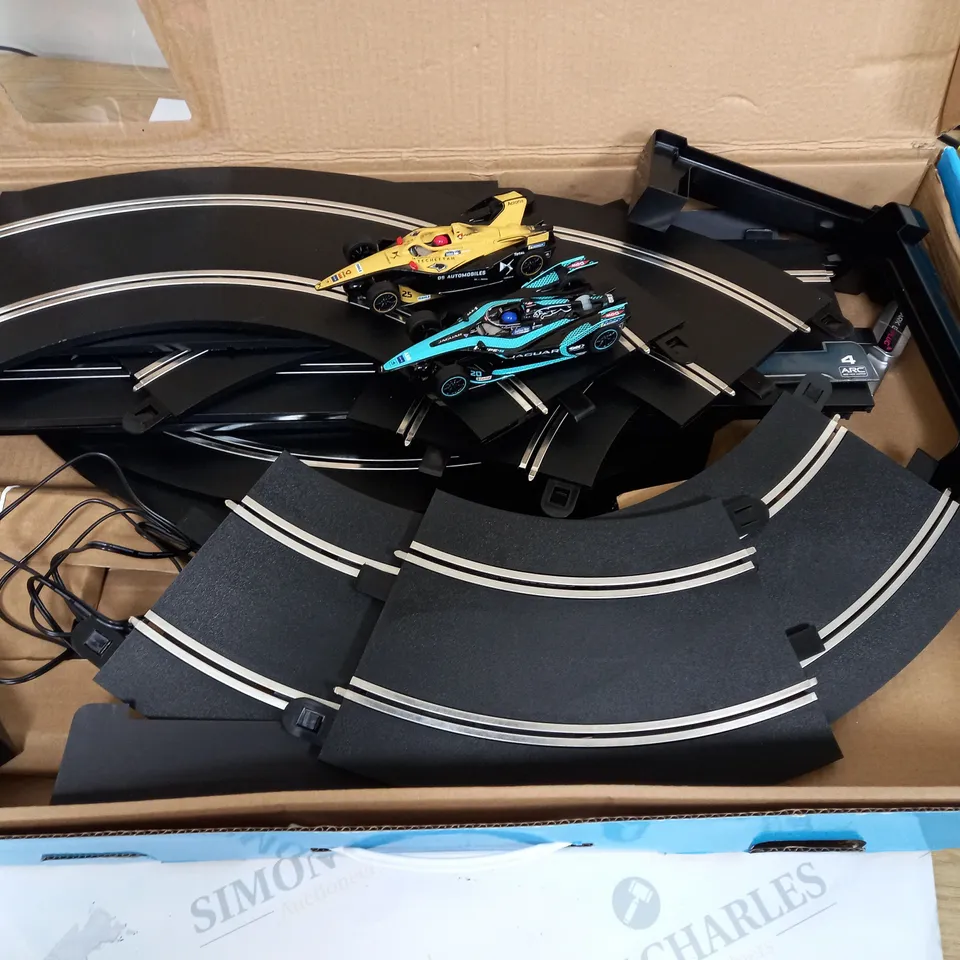 SCALEXTRIC FORMULA E WORLD CHAMPIONSHIP RACE SET