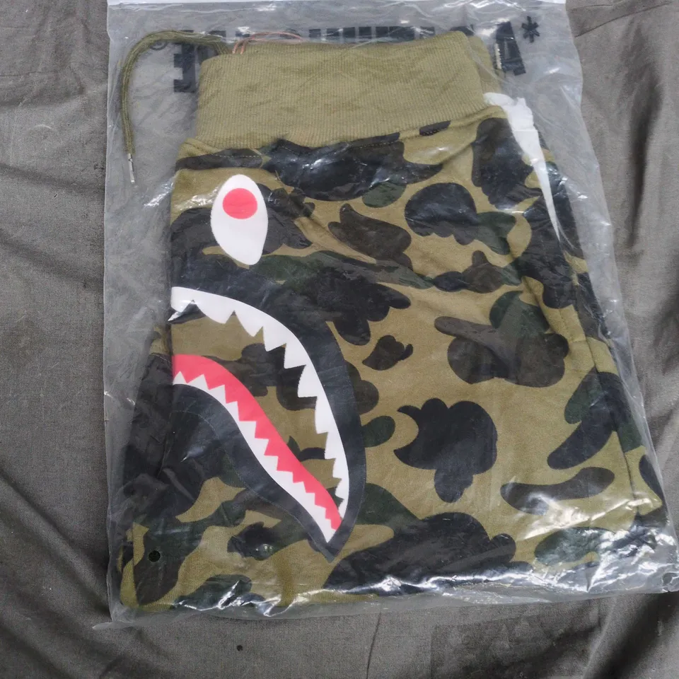 A BATHING APE BAPE SHARK CAMOUFLAGE HOODIE – MEN'S SIZE L (VERIFY)