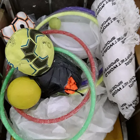LOT OF ASSORTED SPORTING ACCESSORIES