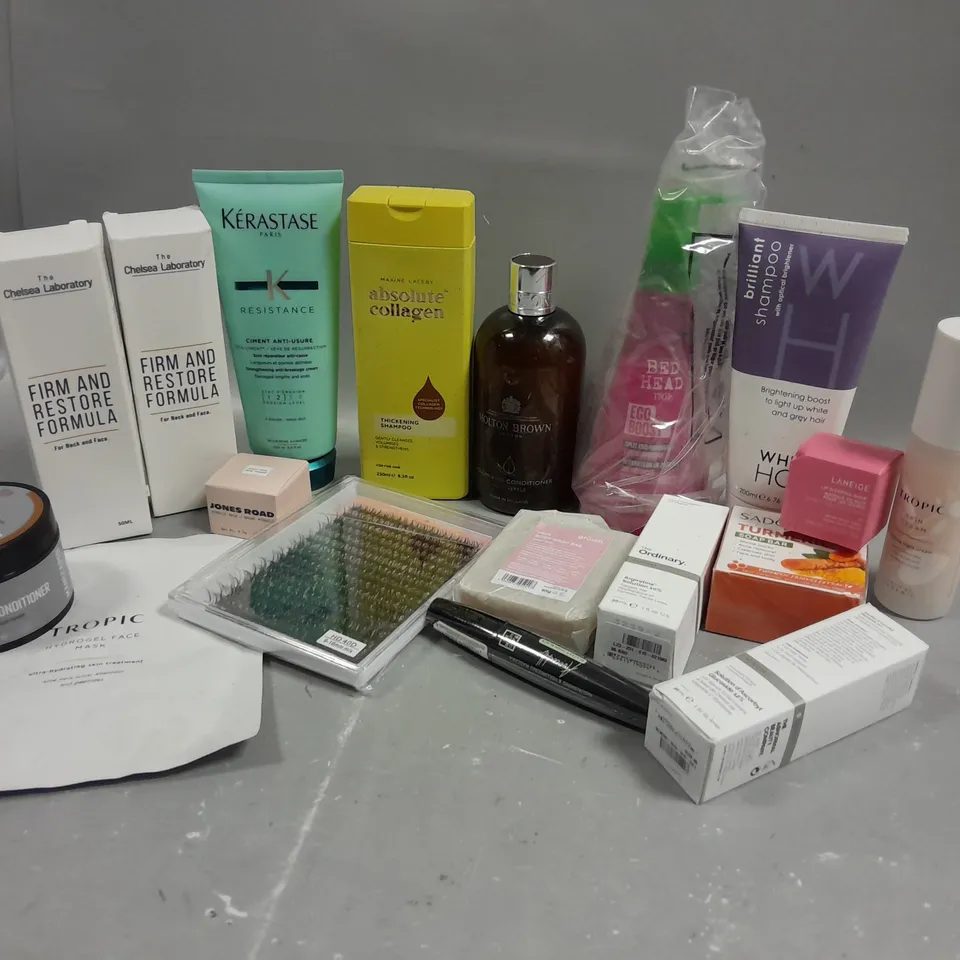 BOX OF APPROXIMATELY 15 COSMETIC ITEMS TO INCLUDE MAXINE LACEBY SHAMPOO, BEARD CONDITIONER, MASCARA, ETC