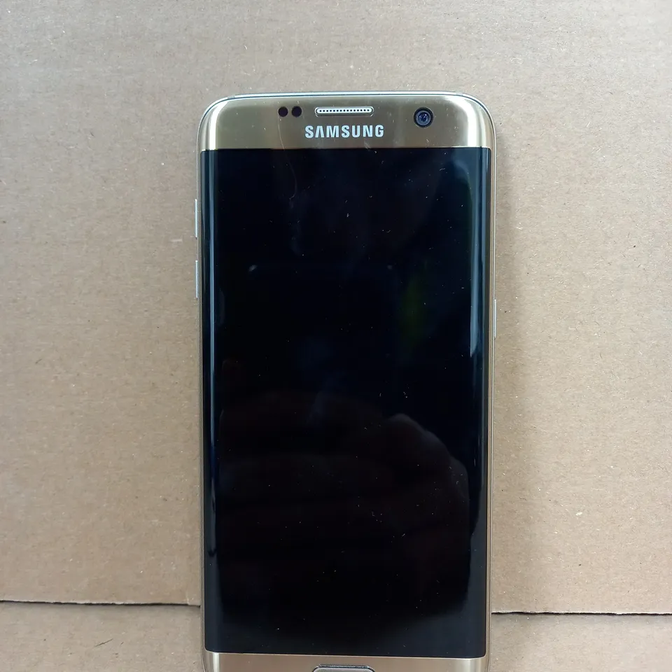 SAMSUNG GALAXY S7 EDGE SMARTPHONE IN GOLD