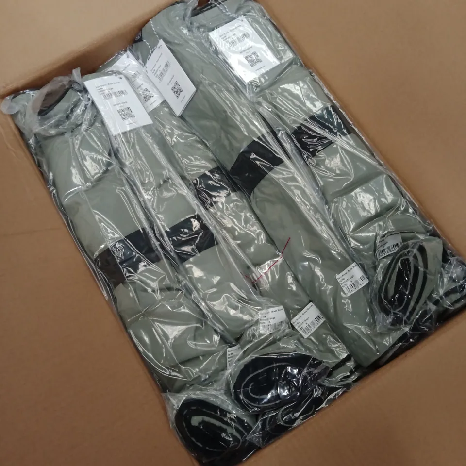 BOX OF APPROXIMATELY 30 x BRAND NEW BRASS MONKEY DIP MATS - SAGE // SIZE: S