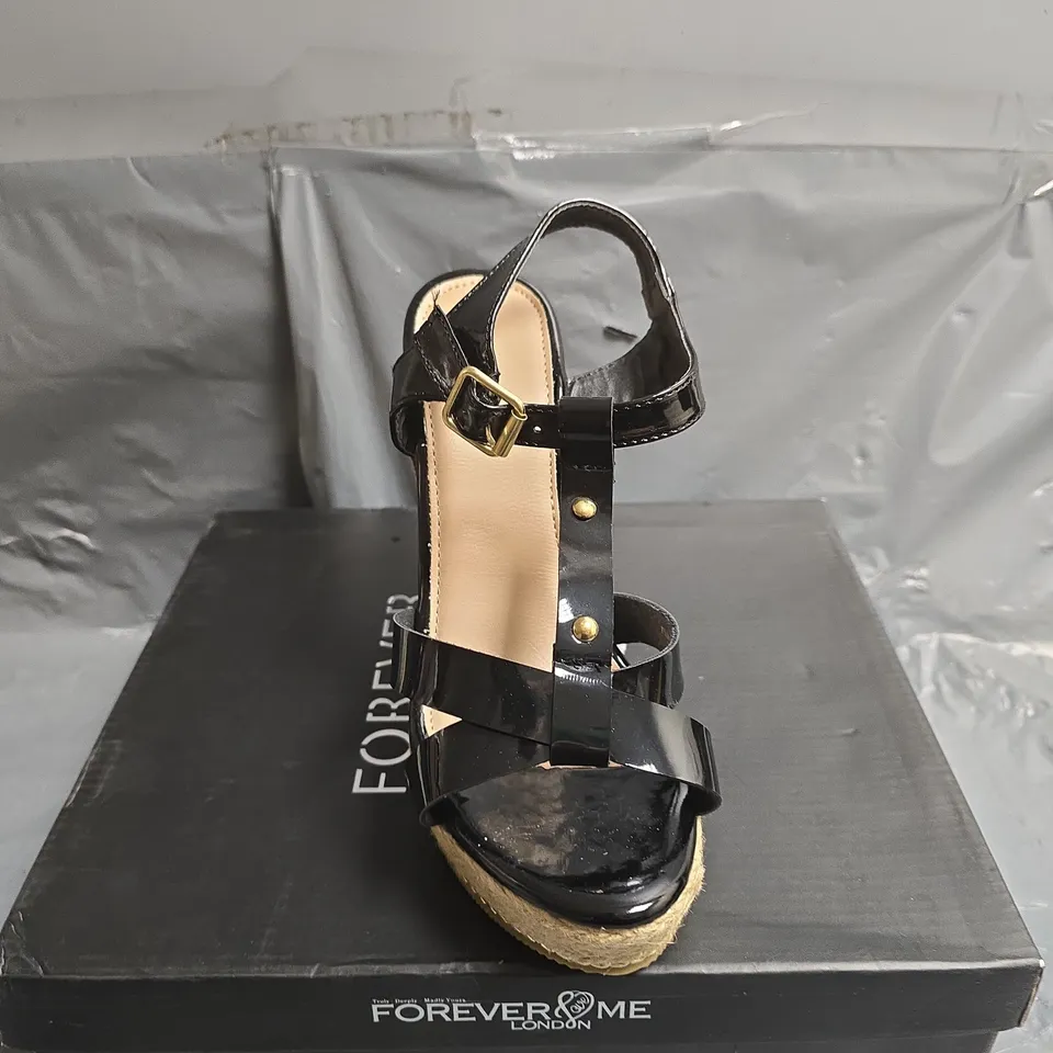 BOXED FOREVER ME FLM-DEBORAH OPEN TO WEDGE HEELS - UK 4 