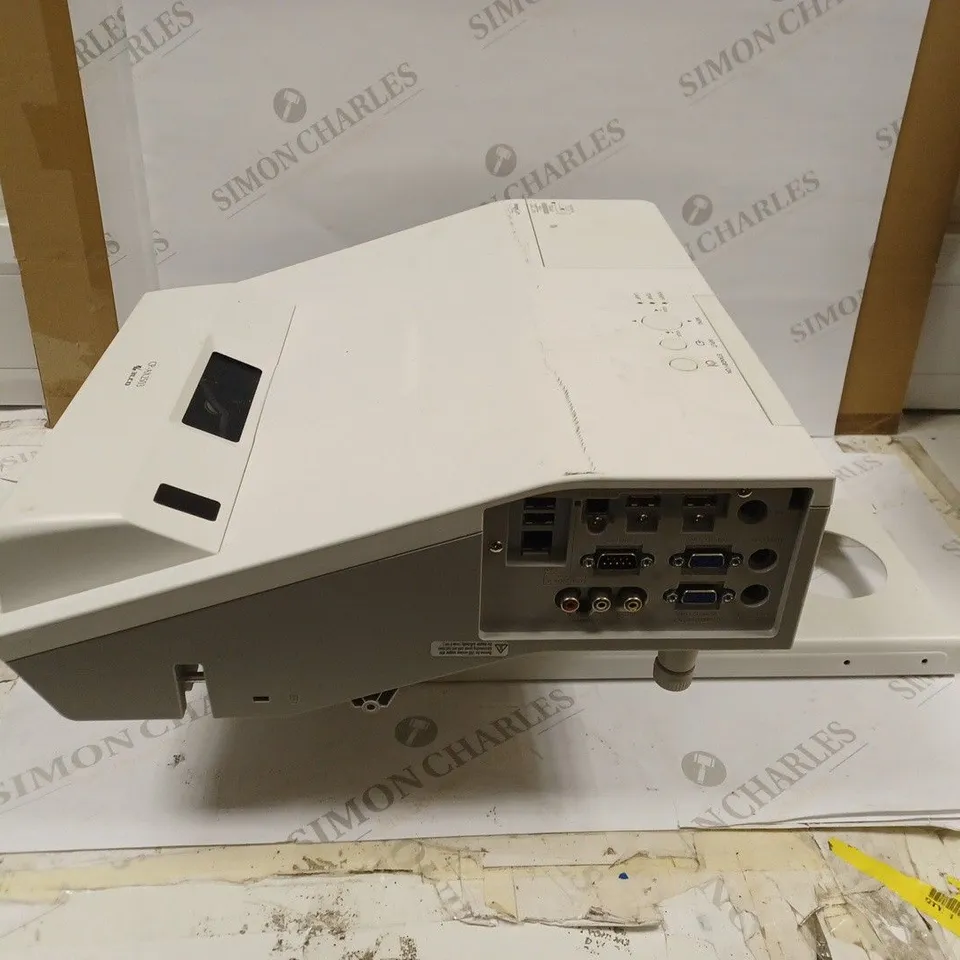 HITACHI CP-AX2503 3LCD PROJECTOR [COLLECTION ONLY]