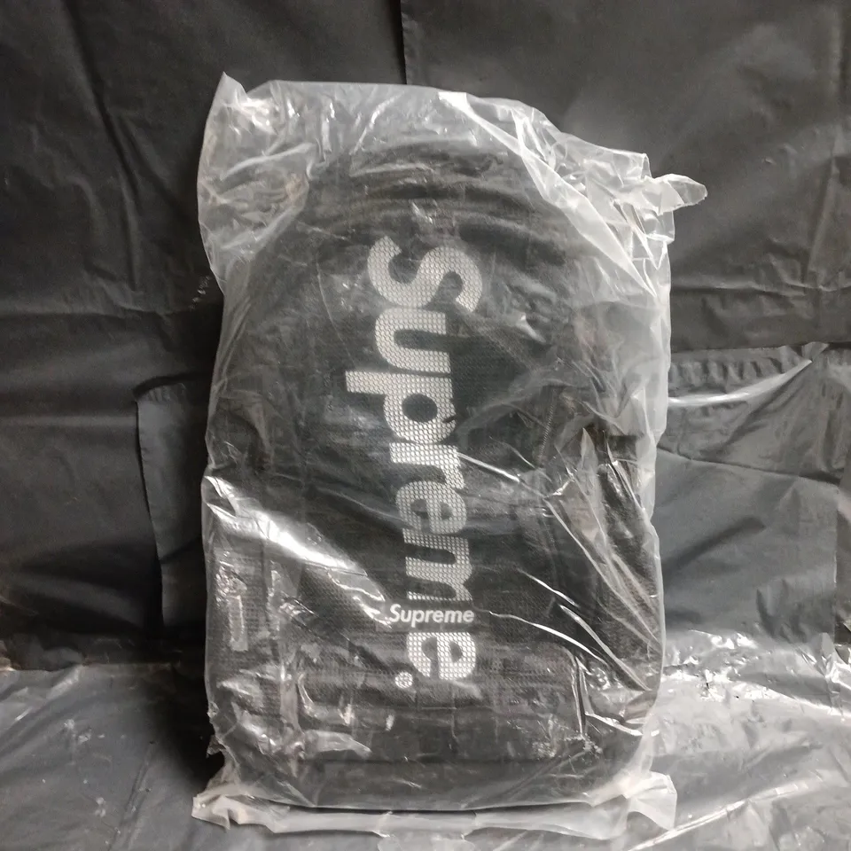 SUPREME BLACK RUCKSACK (BRAND LABEL VISIBLE) SEALED
