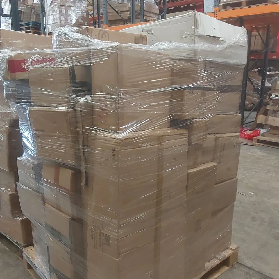 PALLET CONTAINING A VERY LARGE QUANTITY OF ASSORTED DESIGNER LIGHTING PRODUCTS