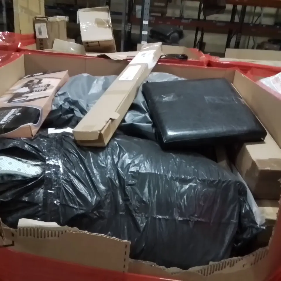 PALLET OF ASSORTED HOUSEHOLD GOODS AND PRODUCTS TO INCLUDE;CHRISTMAS TREE,CHAINSAW,PLAYMAT