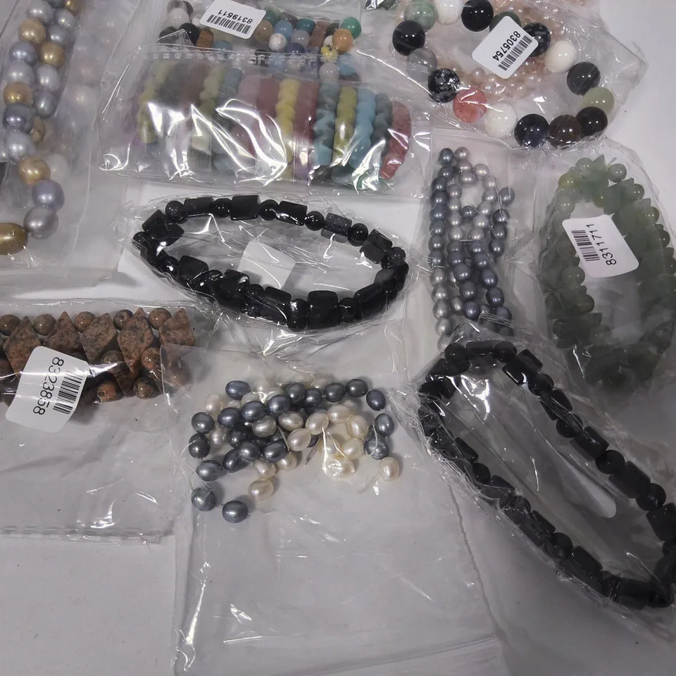 LOT OF 20 BRAND NEW FASHION BRACELETS IN VARIOUS STYLES AND SIZES