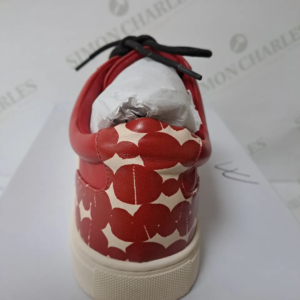 BOXED BEN DE JIFI RED TRAINERS SIZE 7