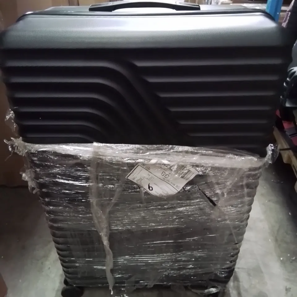LARGE BLACK LUGGAGE SUITCASE/HOLDLE 