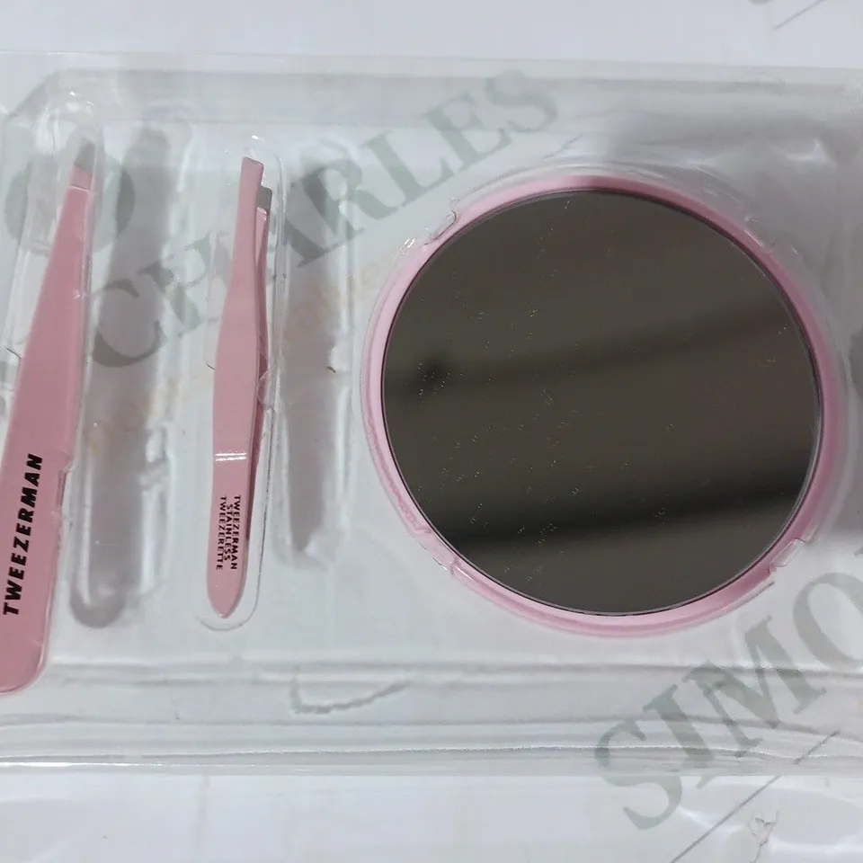 BOXED TWEEZERMAN BROW GIFT SET