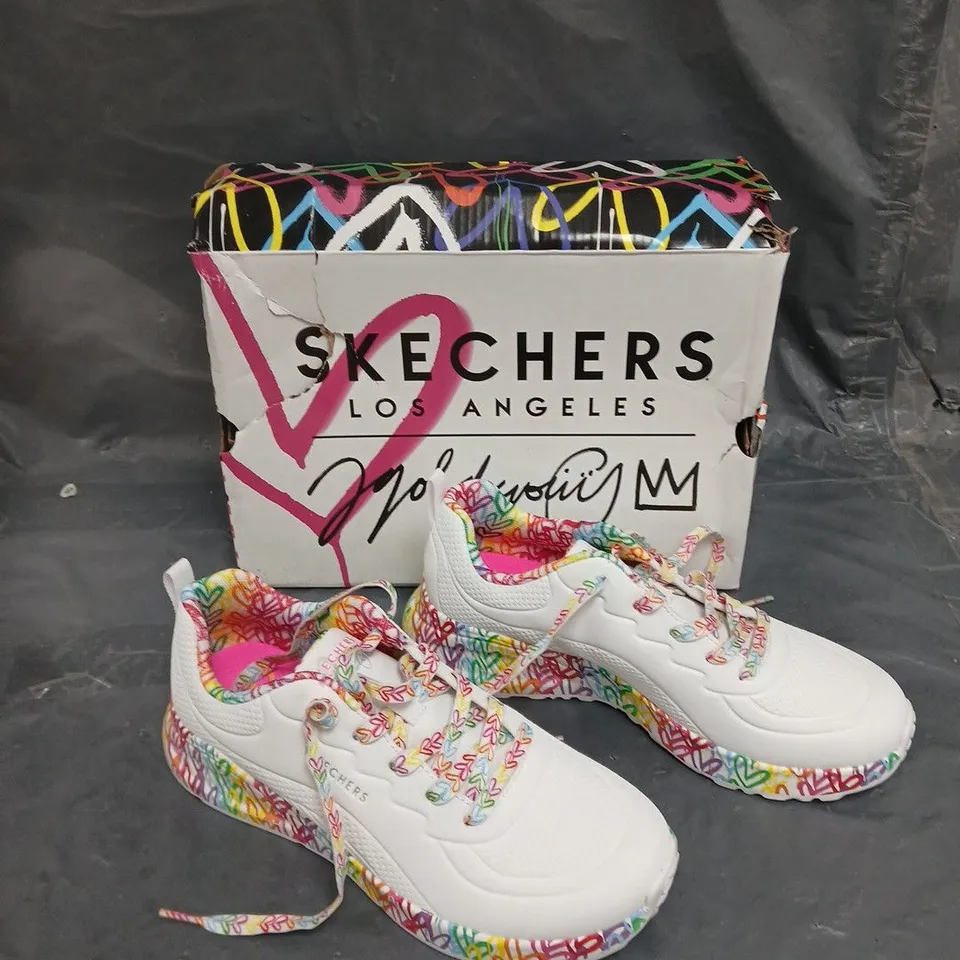 BOXED PAIR OF SKETCHERS GOLDCROWN TRAINER WHITE - UK 4 1/2 