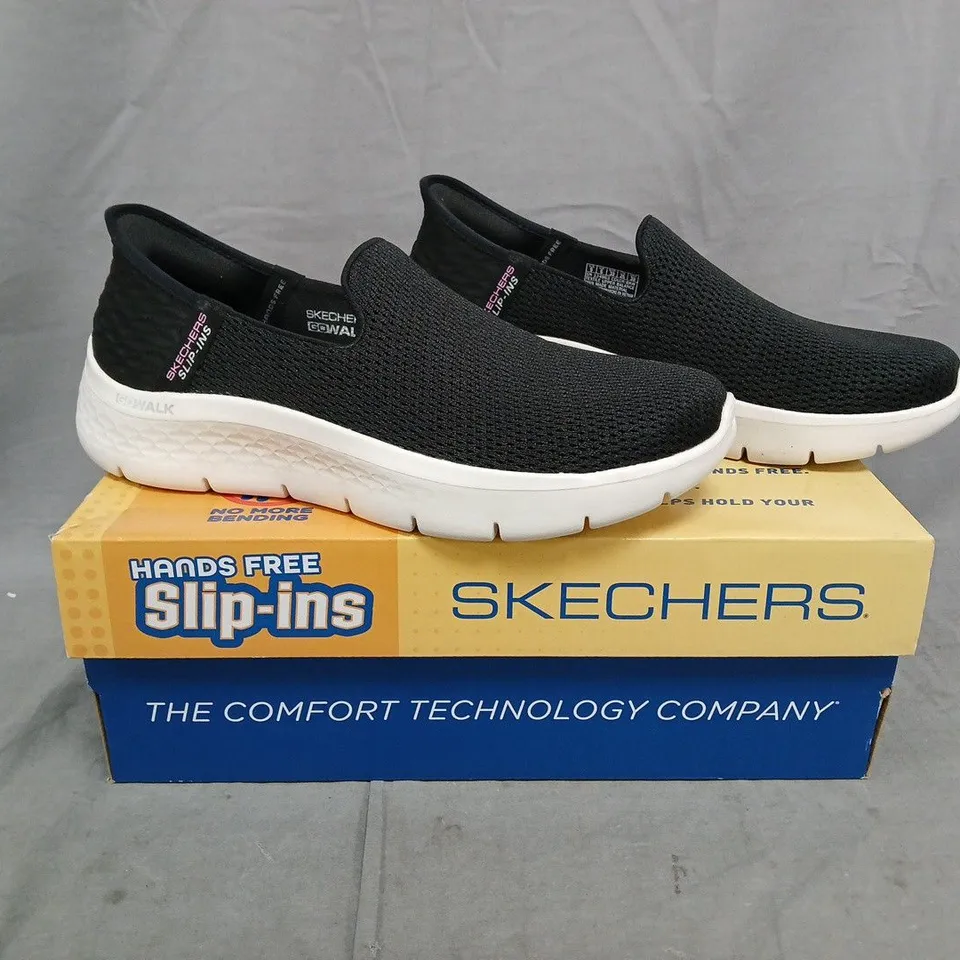 BOXED PAIR OF SKECHERS SLIP-INS SHOES IN BLACK SIZE UK 6